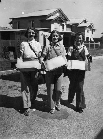 Home ice delivery was one of the jobs women took on during WW2. (State Library of Queensland)